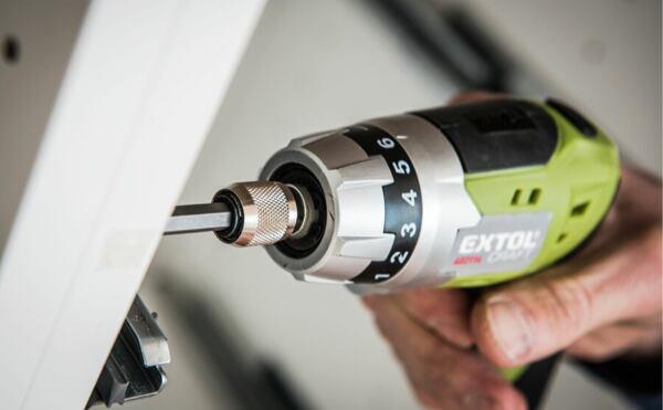 AKU šroubovák se svítilnou Extol Craft, 3,6 V, 1 300 mAh – použití v praxi